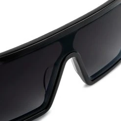 Otsu Occasus | Lunettes De Soleil Carrées Rétro à Verres Noirs Polarisés -Boutique Trendhim 1 3 glasot