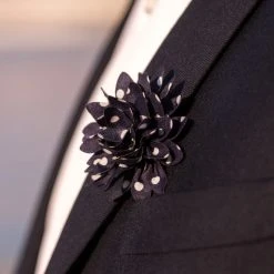 Warren Asher Boutonnière à Fleur Bleu Marine à Pois -Boutique Trendhim 10927 lapelpin