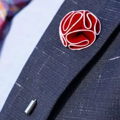 Warren Asher Boutonnière à Fleur Camélia Rouge -Boutique Trendhim 10975 lapelflower 1