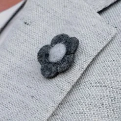 Warren Asher Épinglette à Fleur "entre Gris Clair Et Gris Foncé" -Boutique Trendhim 13625 lapel flower