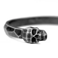 Moody Mason Bracelet Manchette Jax Tête De Mort En Acier Gris 7 Moody Mason Bracelet Manchette Jax Tête De Mort En Acier Gris -Boutique Trendhim 21458 3