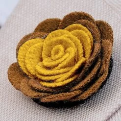 Warren Asher Boutonnière à Fleur Douce Marron Et Jaune -Boutique Trendhim 28 soft brown yellow lapel flowercropped