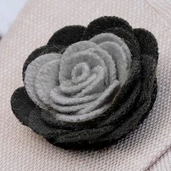 Warren Asher Broche Noire Et Gris Clair -Boutique Trendhim 3 soft black grey lapel flower cropped