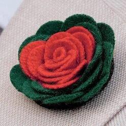 Warren Asher Boutonnière à Fleur Douce Vert Foncé Et Rouge -Boutique Trendhim 31 soft dark green red lapel flower cropped
