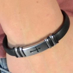 Fort Tempus Bracelet En Caoutchouc Avec Crucifix 7 Fort Tempus Bracelet En Caoutchouc Avec Crucifix -Boutique Trendhim 36 rubber cross bracelet cropped