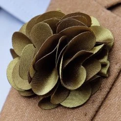Warren Asher Broche Pour Homme à Fleur De Couleur Olive Deluxe -Boutique Trendhim 40 luxurious olive lapel flower cropped