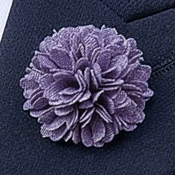 Warren Asher Boutonnière Fleur Violette -Boutique Trendhim 42 violet flower lapel pin cropped