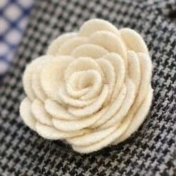 Warren Asher Boutonnière Rose Blanc Cassé 7 Warren Asher Boutonnière Rose Blanc Cassé -Boutique Trendhim 52 ivory rose lapel pin cropped