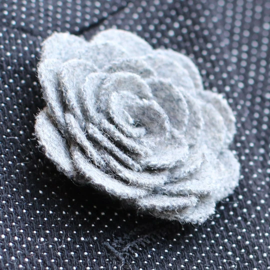 Warren Asher Boutonnière Rose Grise 6 Warren Asher Boutonnière Rose Grise – Image 6