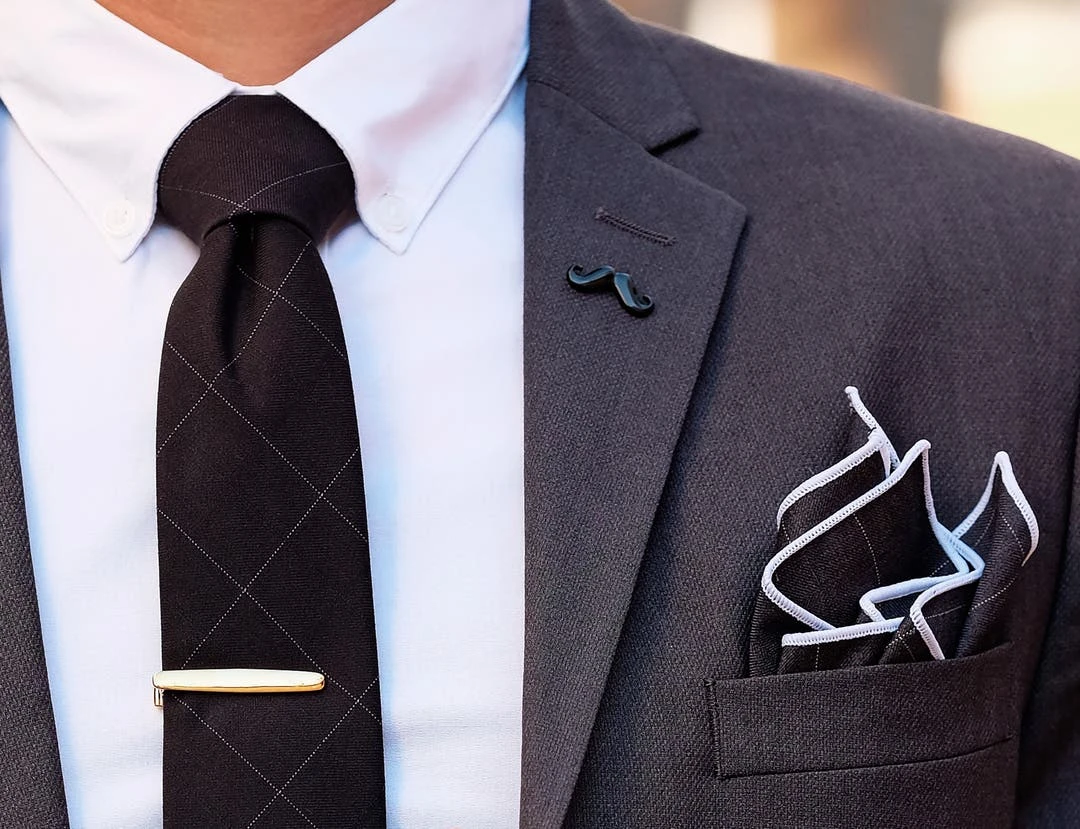 Warren Asher Broche "La Moustache" Noire 6 Warren Asher Broche "La Moustache" Noire – Image 6