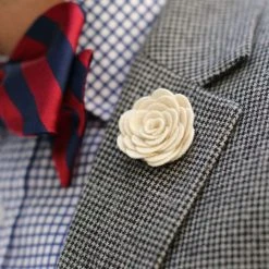 Warren Asher Boutonnière Rose Blanc Cassé 6 Warren Asher Boutonnière Rose Blanc Cassé -Boutique Trendhim lapelflower white for men butterfly accessoriesformen.jpeg