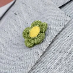 Warren Asher Broche Pour Homme à Fleur Verte Et Jaune -Boutique Trendhim navy and white flower lapel pin11