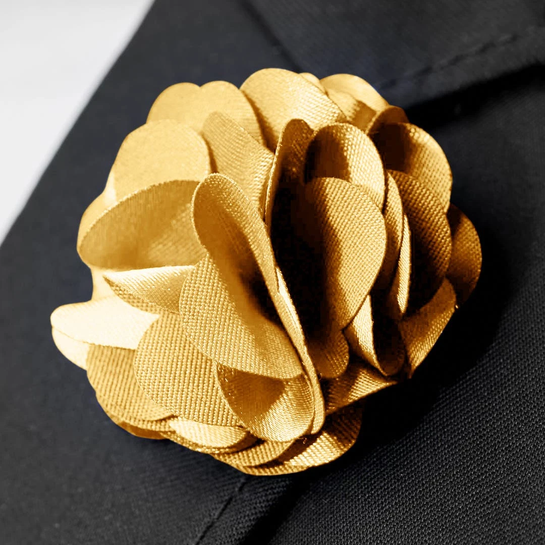 Warren Asher Boutonnière à Fleur Ardente Luxueuse 6 Warren Asher Boutonnière à Fleur Ardente Luxueuse – Image 6