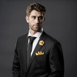 Warren Asher Boutonnière à Fleur Ardente Luxueuse 10 Warren Asher Boutonnière à Fleur Ardente Luxueuse -Boutique Trendhim rel megashoot lapel pins 11015 32