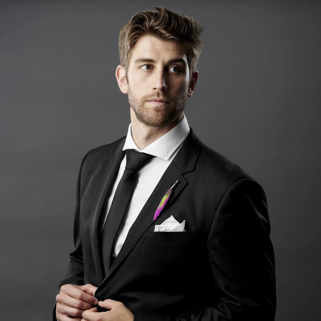 Warren Asher Broche "La Plume" Rose Fuschia 5 Warren Asher Broche "La Plume" Rose Fuschia – Image 5