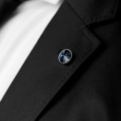 Warren Asher Épinglette Le Cristal Bleu -Boutique Trendhim rel megashoot lapel pins 16683 1