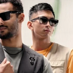 Otsu Occasus | Lunettes De Soleil Carrées Translucides à Verres Gris Clairs Polarisés -Boutique Trendhim rst spring 23 otsu sunglasses square greyblack 1a 2