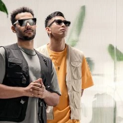 Otsu Occasus | Lunettes De Soleil Carrées Translucides à Verres Gris Clairs Polarisés -Boutique Trendhim rst spring 23 otsu sunglasses square greyblack 1c 2