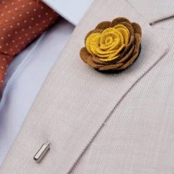 Warren Asher Boutonnière à Fleur Douce Marron Et Jaune -Boutique Trendhim soft brown yellow lapel flower