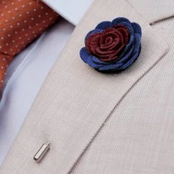 Warren Asher Broche Bordeaux Et Bleu Royal -Boutique Trendhim soft burgundy royal blue lapel flower