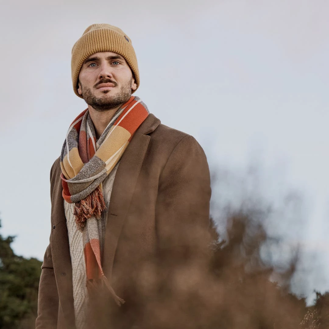 Fawler Hiems | Bonnet Orange à Revers En Laine Recyclée 5 Fawler Hiems | Bonnet Orange à Revers En Laine Recyclée – Image 5