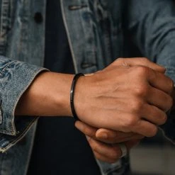 Lucleon Bracelet Manchette Noir à Profil étroit -Boutique Trendhim thin3abf3293f2be1758fb022ada672be5f0 2